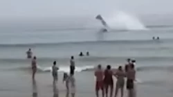 Kejadian Mengerikan di Pantai! Pesawat Mendadak Mendarat, Turis Terperangah!